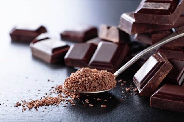 Ovo su razlozi zašto bi trebalo da pojedete komadiæ tamne èokolade